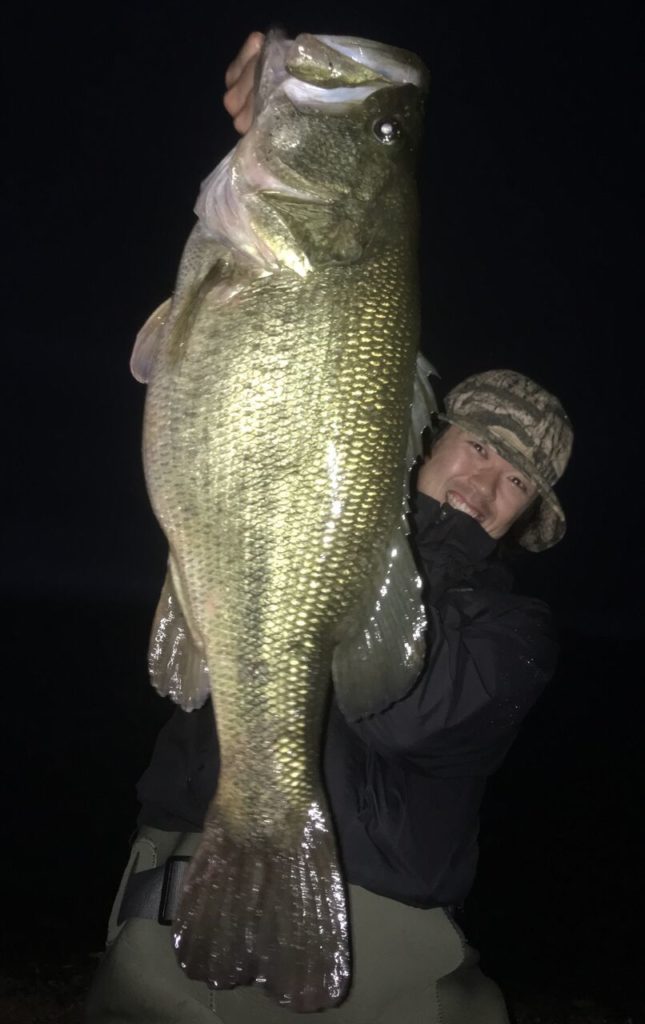 琵琶湖オカッパリで 66 5cm 5700g 衝撃のデカバス出現 Brutus公式 琵琶湖の釣道を求めて